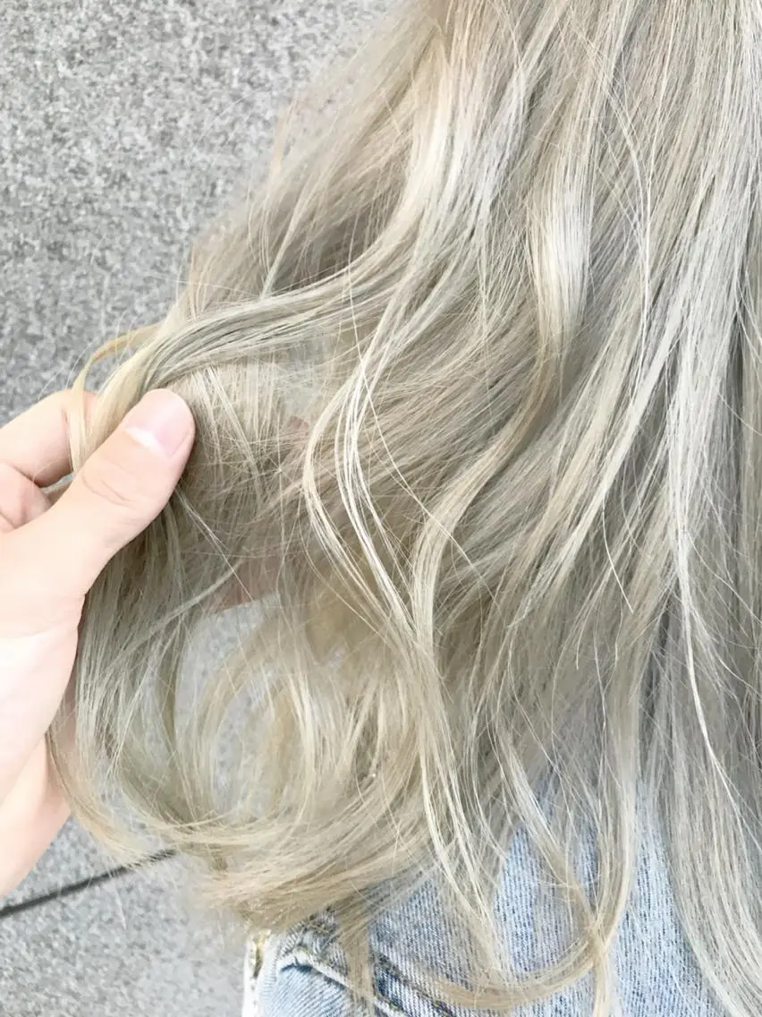 セミロング カラー ハイトーンカラー Eliss 堀江のヘアスタイル