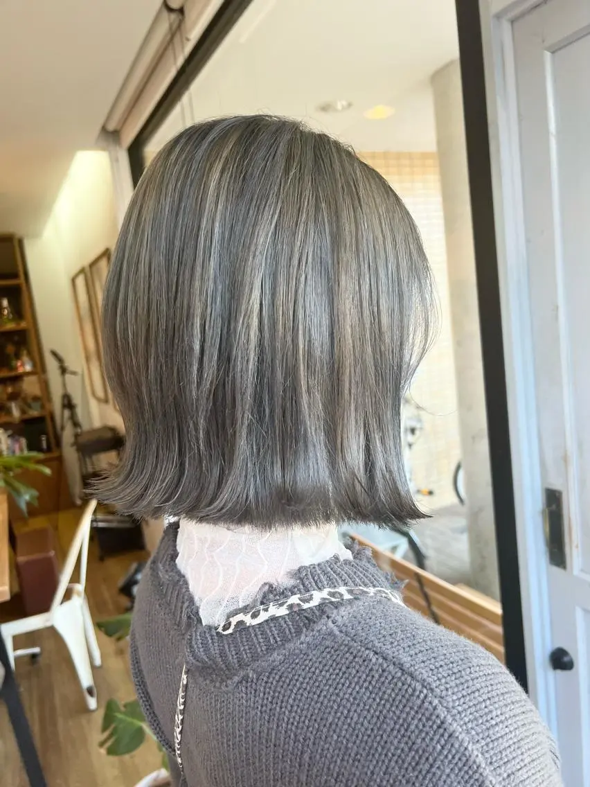 ショート カラー ブリーチ グレージュ ボブ ヘアカラー トリートメント 堀 望美のヘアスタイル