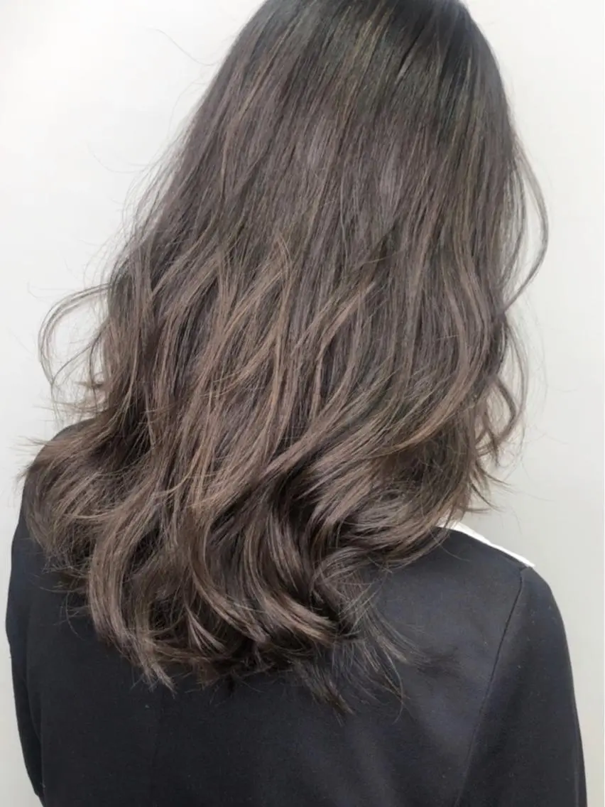 セミロング レイヤー/艶髪カラー 森本くるみのヘアスタイル