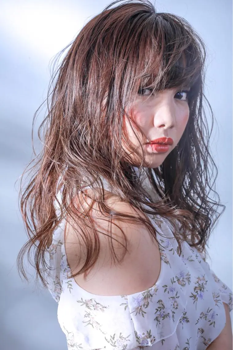 ロング カラー 伊藤 裕貴のヘアスタイル