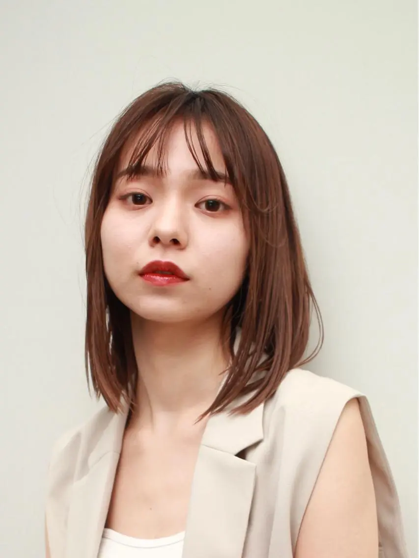 ミディアム カラー ヘアアレンジ ベージュカラー 秋葉 一郎のヘアスタイル