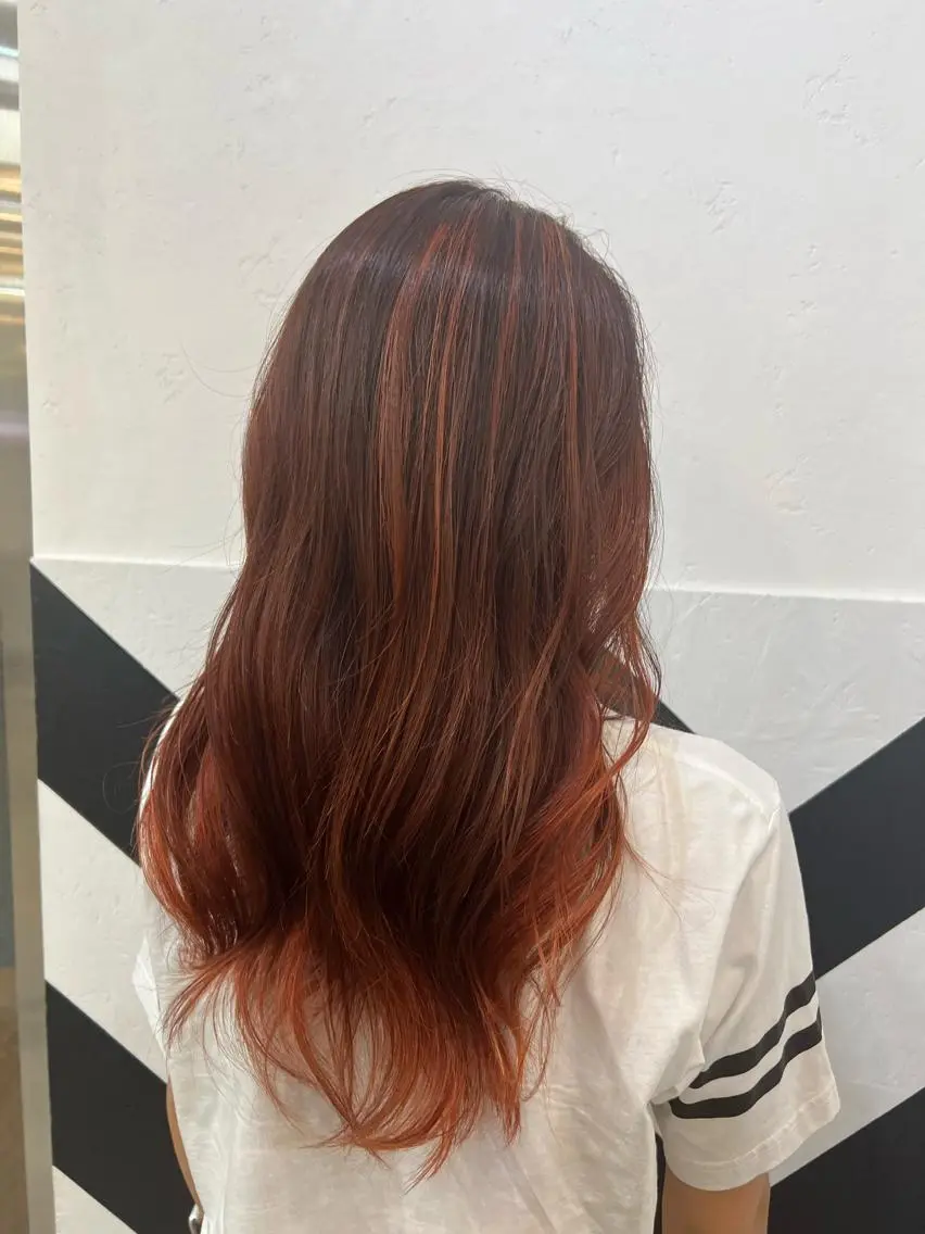 カラー ハイライトカラー オレンジ ヘアカラー トリートメント 吉野 瑳桜のヘアスタイル