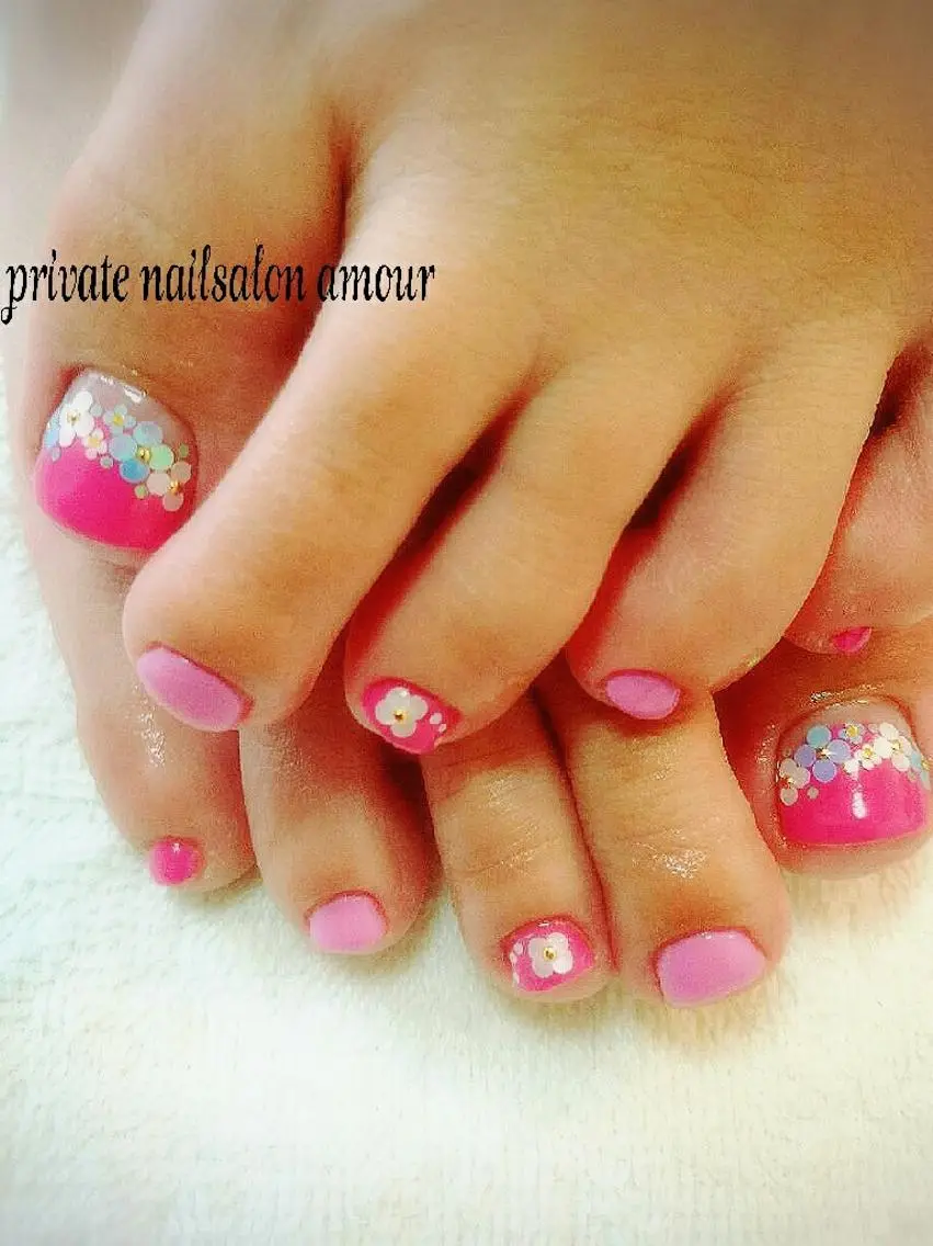 ネイル フラワーネイル フットネイル nailsalon ♡amour♡のネイルデザイン