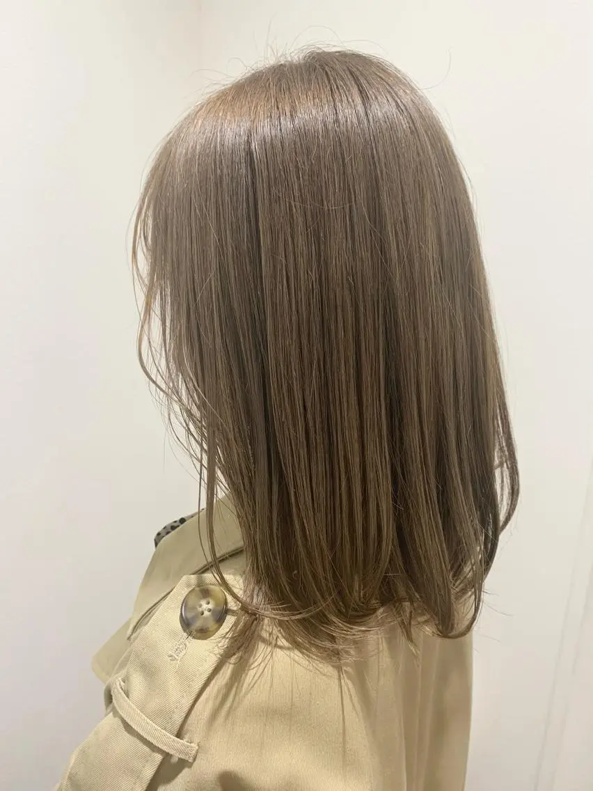 セミロング カラー i'll 未空のヘアスタイル