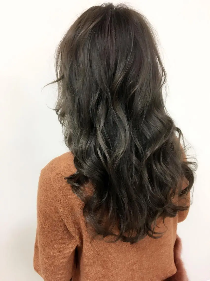 セミロング カラー オリーブカラー Beach 代表 KENTAのヘアスタイル