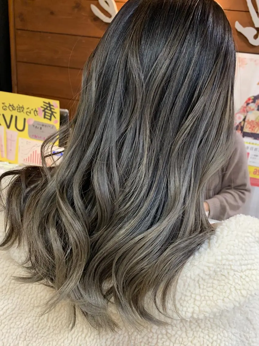 セミロング レイヤー/艶髪カラー 森本くるみのヘアスタイル