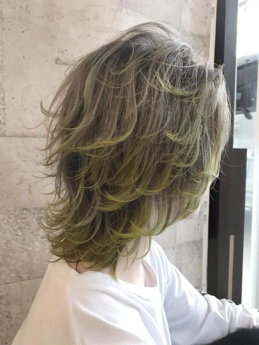 ミディアム カラー イエローカラー ウルフカット 武田 清久のヘアスタイル