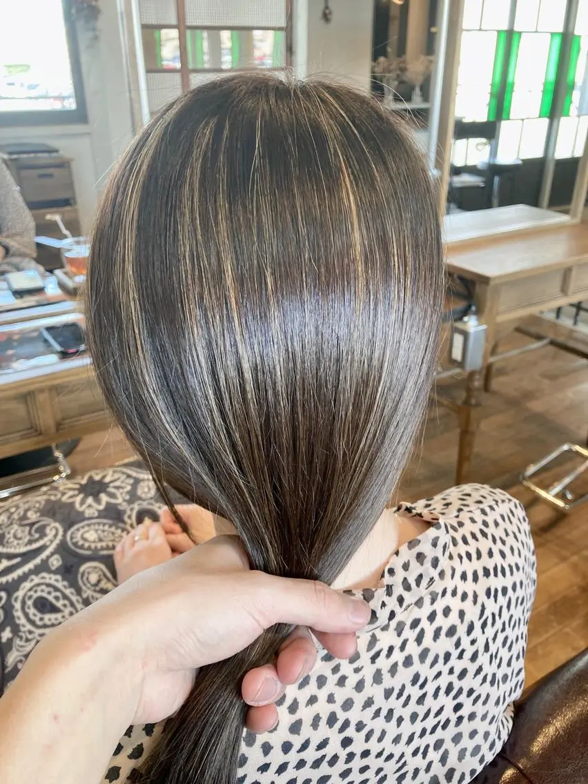 セミロング ハイライト タカツド ユウキのヘアスタイル