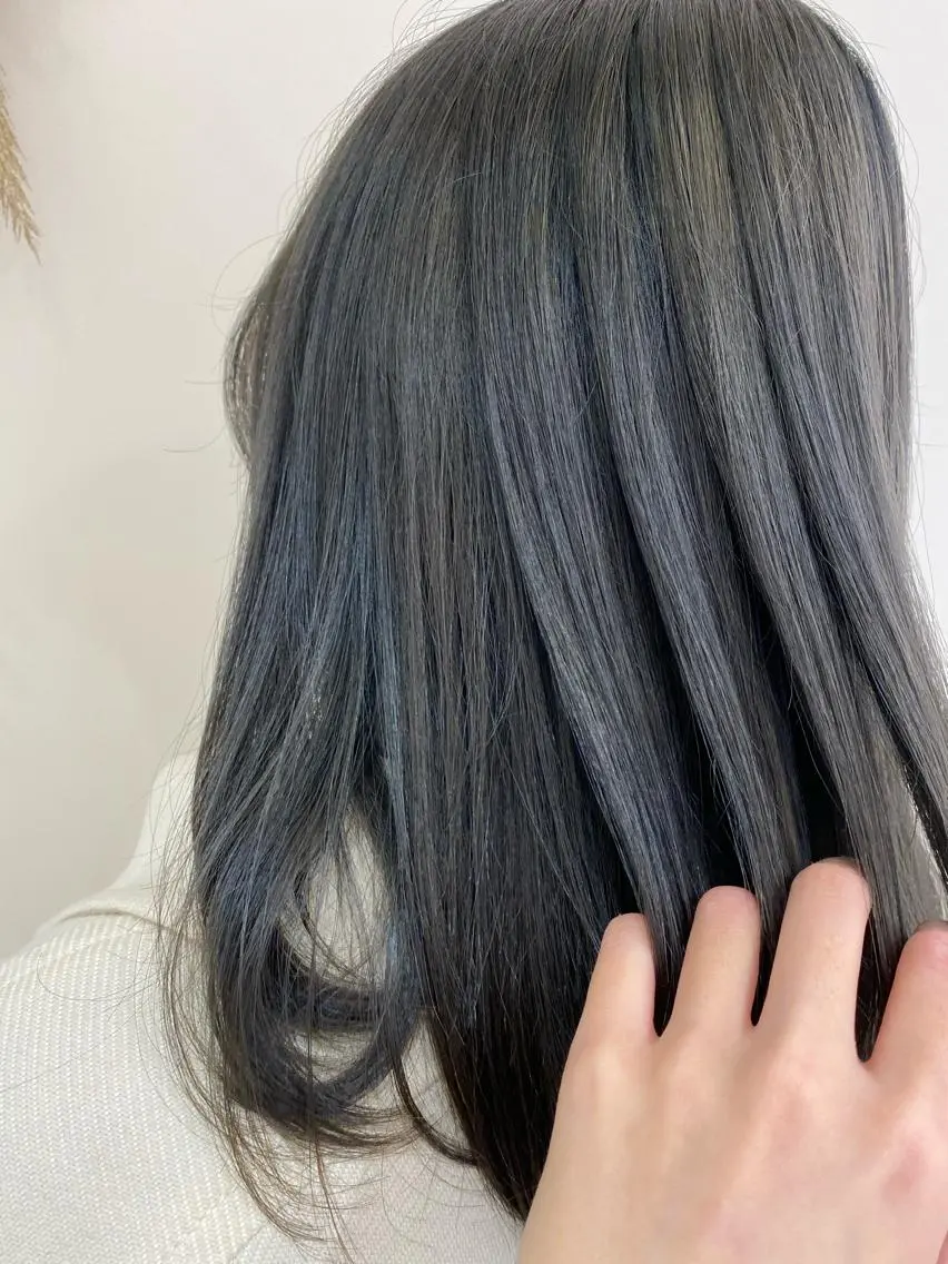 セミロング カラー 銀座メンズ専門🖤 叶奈々のヘアスタイル