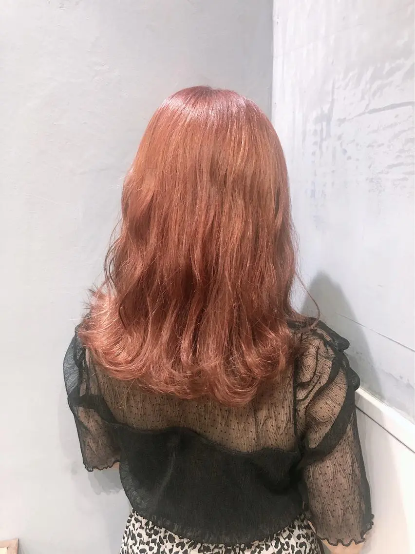 ミディアム カラー ブリーチ ピンクカラー 櫻井 愛弓のヘアスタイル