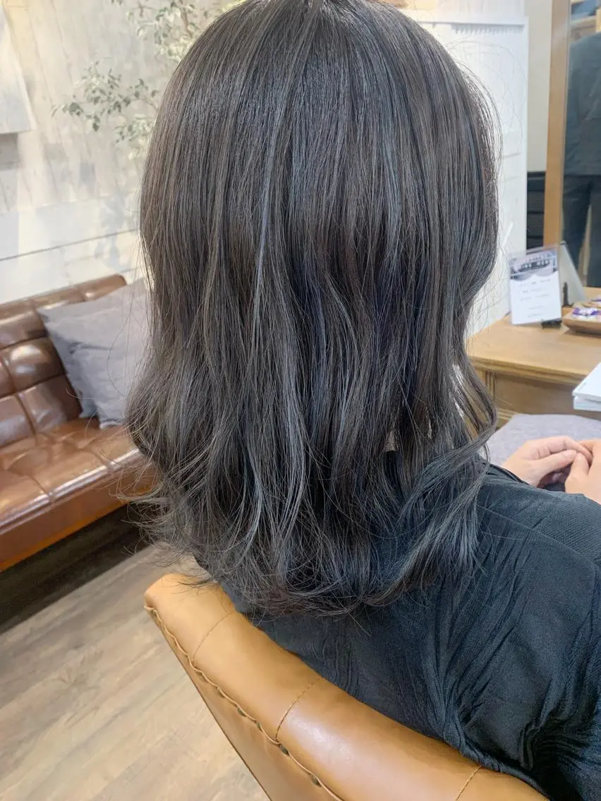 セミロング カラー ダブルカラー イヤリングカラー ハイライトカラー イルミナカラー インナーカラー 初めてでも失敗しない 透明感カラー Miiのヘアスタイル