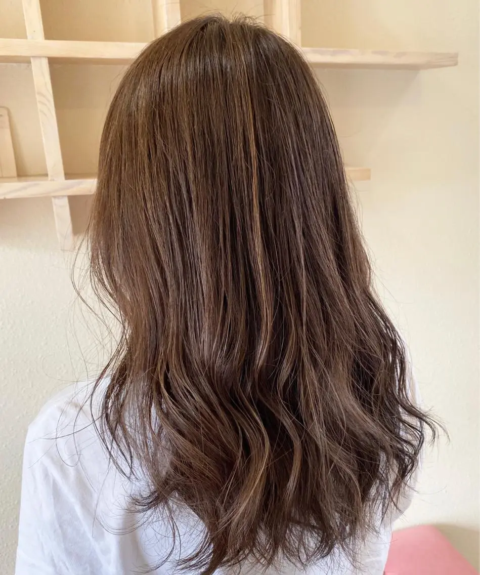 セミロング カラー 中川 茜里のヘアスタイル