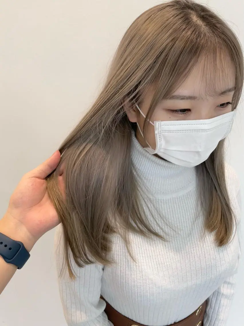 セミロング カラー ブリーチ ネイビーカラー 岩戸 新のヘアスタイル