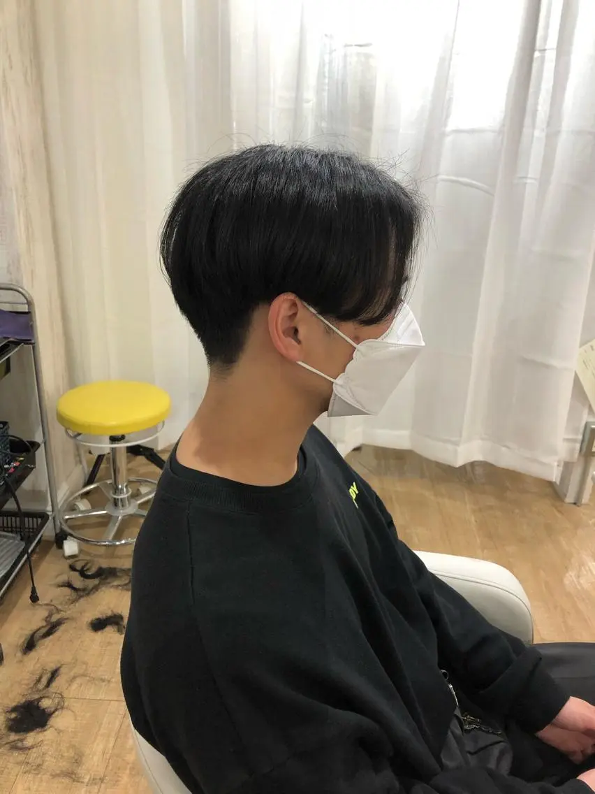 ショート メンズ white.梅田 デザインカラー🦄のヘアスタイル