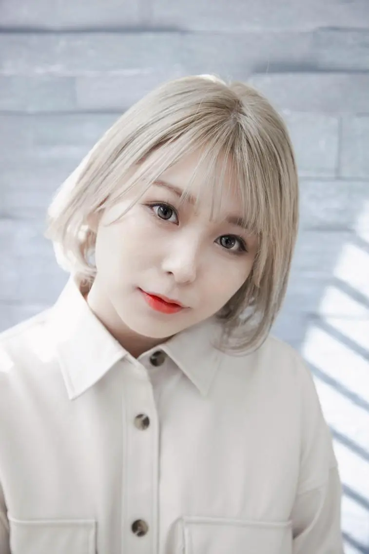 ミディアム HITOMI .のヘアスタイル