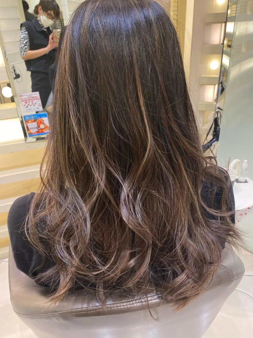 ロング カラー ハイライトカラー ハイライト レイヤーカット/ ハイライト　千咲季のヘアスタイル