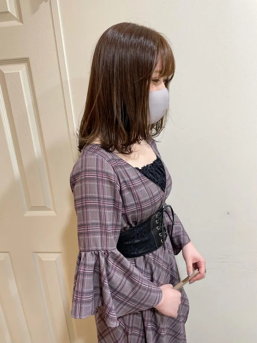 ミディアム カラー カット ヘアカラー トリートメント MIOベージュカラー 柔らかいカラーのヘアスタイル