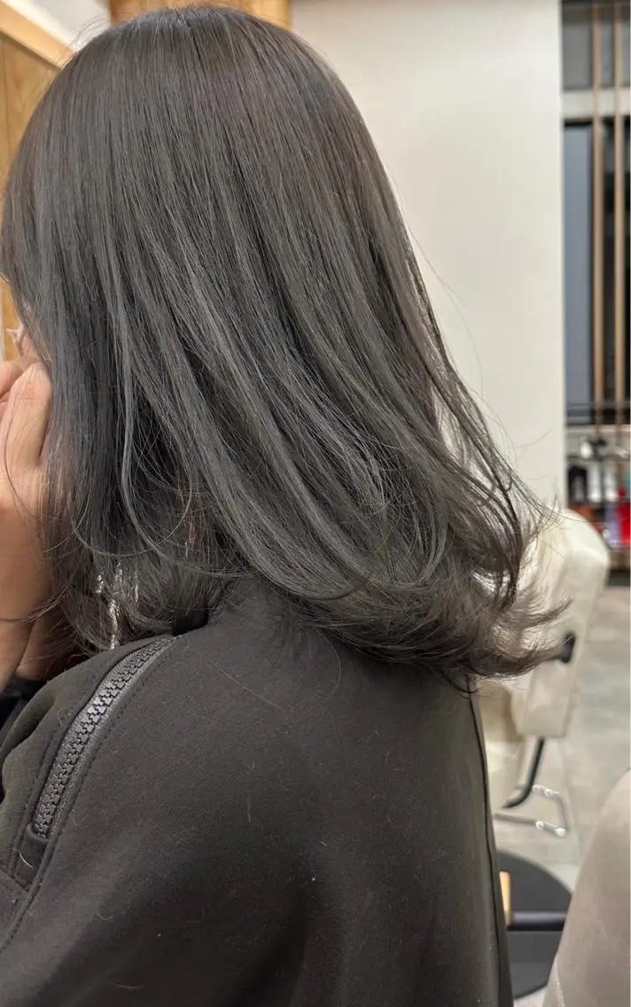 ミディアム カラー ダークグレー ヘアカラー トリートメント ハイトーン/ボブ/ レイヤー💫カイセイのヘアスタイル