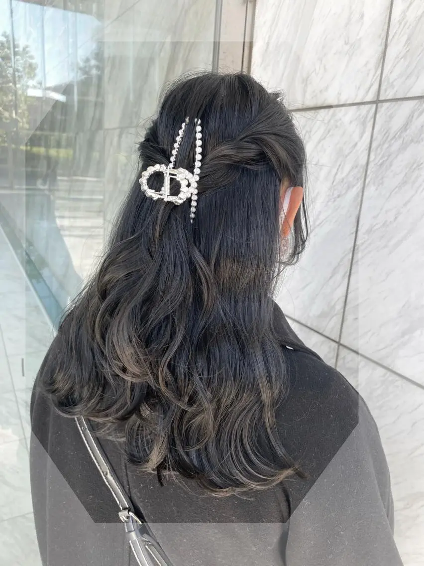 ロング カラー パーマ ヘアアレンジ 韓国風ヘア カット パーマ トリートメント ご新規様限定 透明感カラーKANAのヘアスタイル