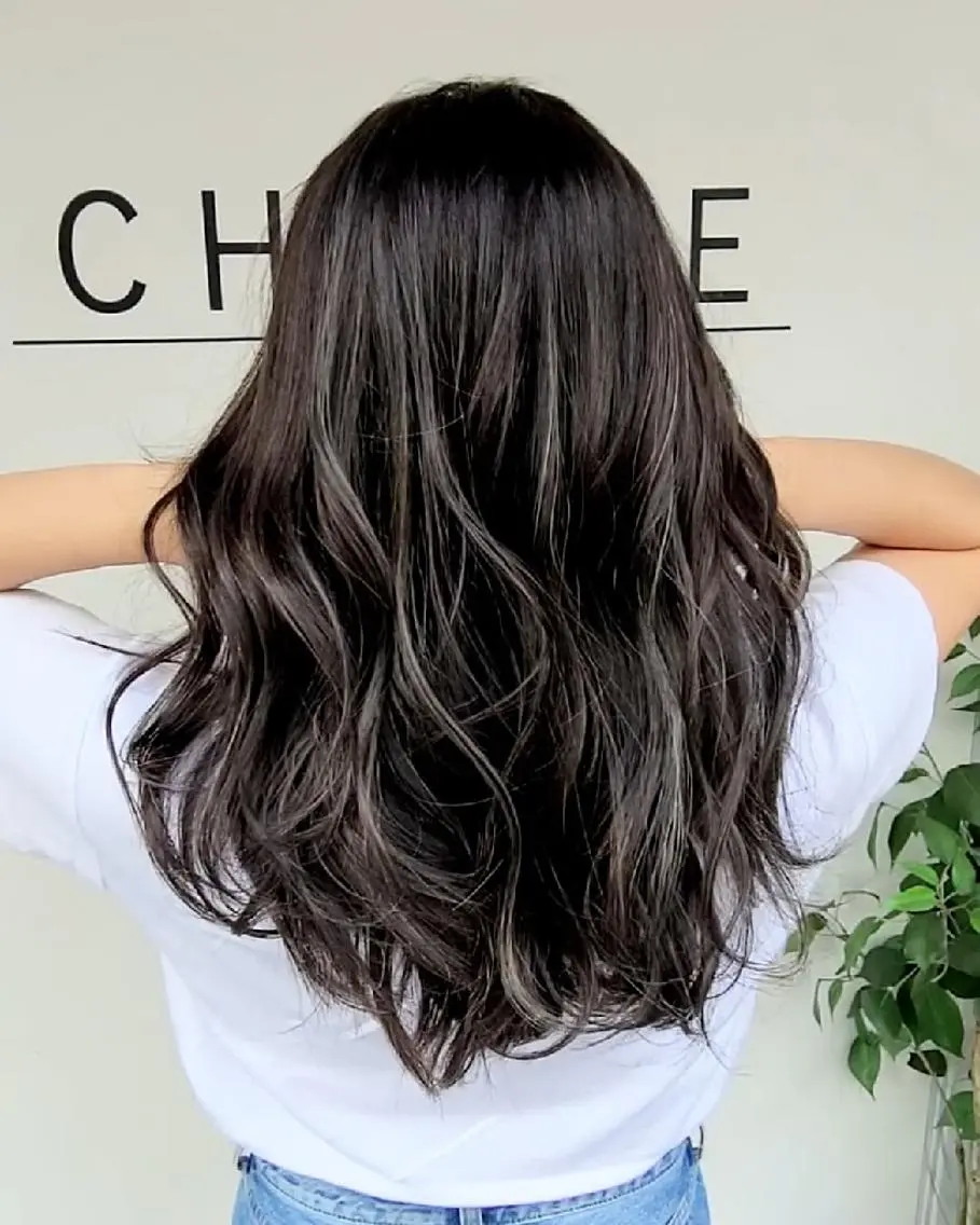 ロング カラー ブリーチ ハイライトカラー ハイライト カット ヘアカラー トリートメント バレイヤージュ/ ハイライト/大内格のヘアスタイル