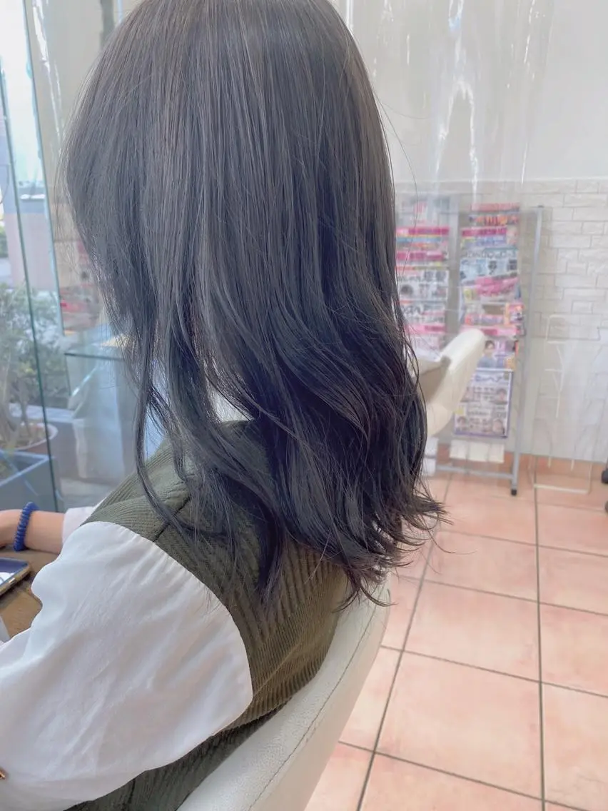 セミロング 韓国風ヘア カット ヘアカラー カラー特化 横川　翔希のヘアスタイル