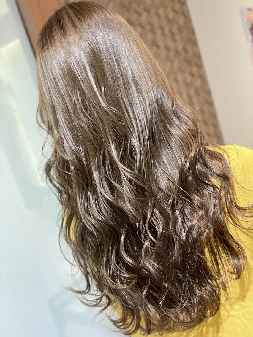 ロング カラー ベージュカラー ブリーチ ココアベージュ ブリーチなしカラー トリートメント カット ヘアカラー トリートメント ハイトーン得意😍 Lumiereのヘアスタイル