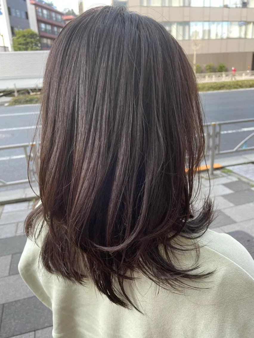 ミディアム アートディレクター 尾内 友美のヘアスタイル