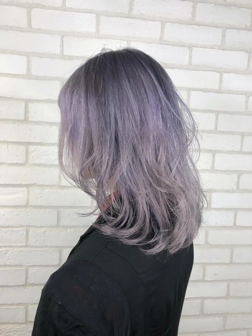 ミディアム カラー 小島 侑衣のヘアスタイル