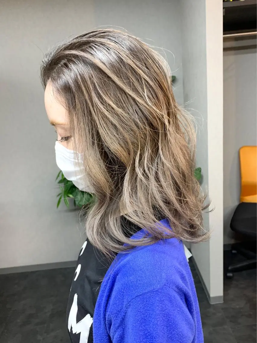 ロング アッシュ ハイライト レイヤーカット Selene hair OSAKAのヘアスタイル