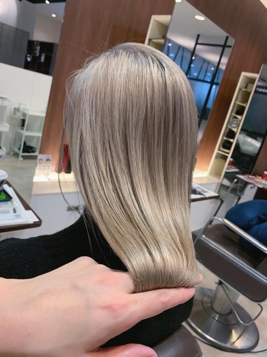 ミディアム ブリーチ.バレイヤー ジュ.REAL心斎橋のヘアスタイル