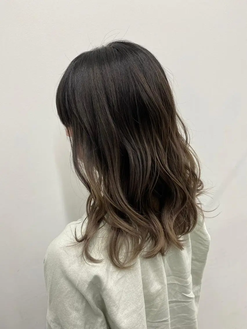 ロング ハイライト 髪質改善 レイヤーカット 縮毛矯正 トリートメント 【公式】amble luxe池袋東口🩷のヘアスタイル