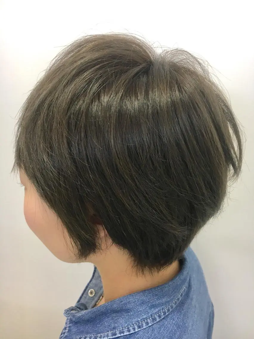 ショート カラー アディクシーカラー ブリーチ グレージュ 永井 大希のヘアスタイル