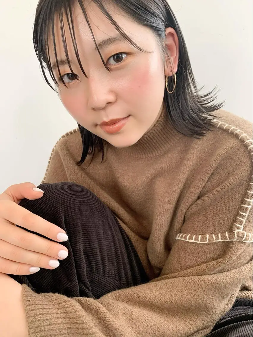 ミディアム カラー シースルーバング カット 榑松 恵里のヘアスタイル