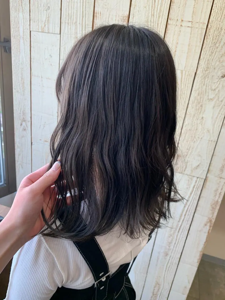 ミディアム カラー 黒髪 ブルーカラー ブルーブラック ハイライトカラー ハイライト Topstylist HARUのヘアスタイル