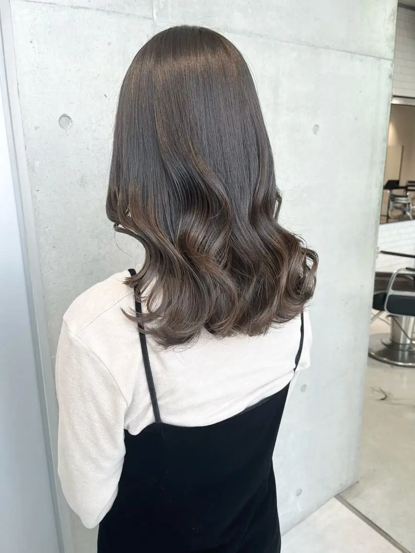 ミディアム カラー カット ヘアカラー トリートメント 透明感/オリーブ/ グレージュ/YUKAのヘアスタイル