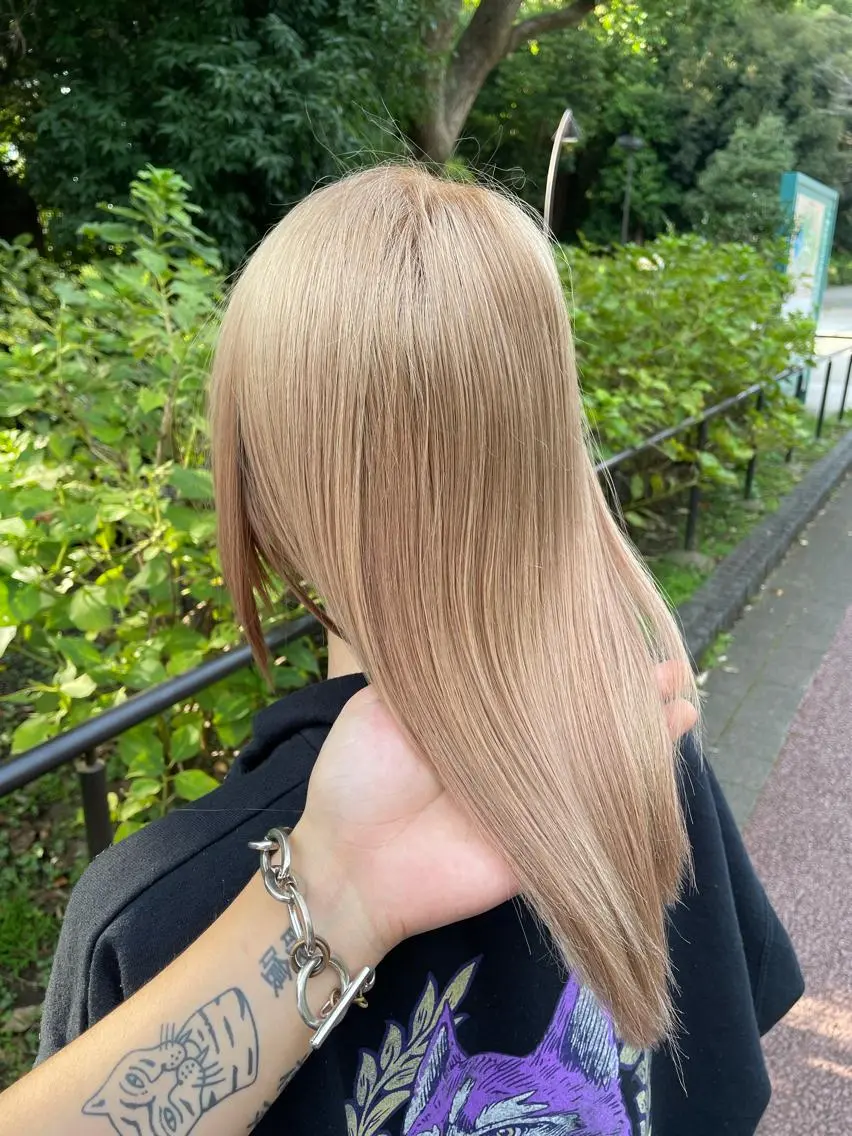 セミロング カラー ベージュカラー ホワイトベージュ ♡レイヤーカット れお♡のヘアスタイル