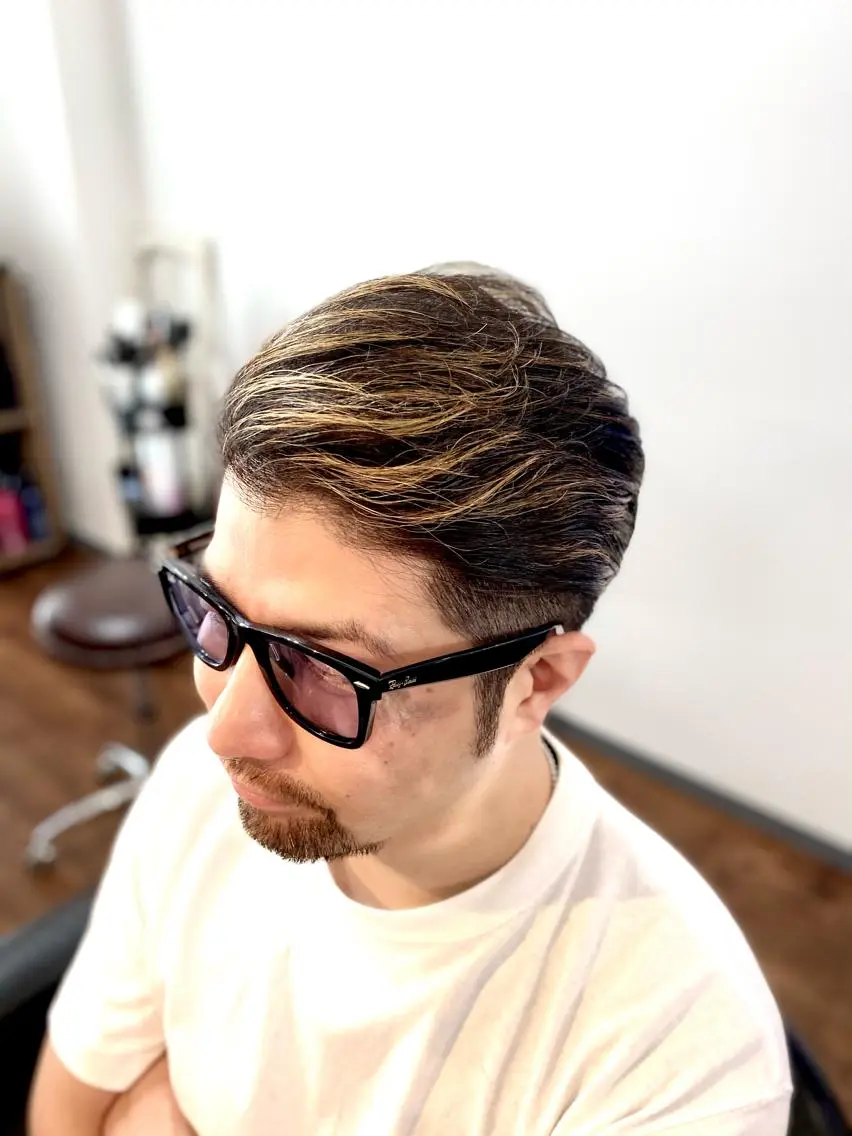 ミディアム カラー メンズ ビジネス メンズハイライト ハイライトカラー ハイライト カット Luzir⭐︎ GEN⭐︎のヘアスタイル
