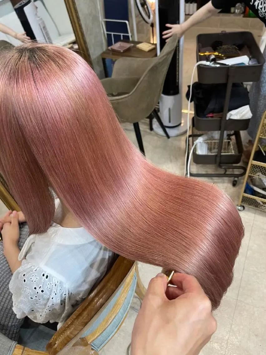 ロング カラー トリートメント AnFye une qatllのヘアスタイル