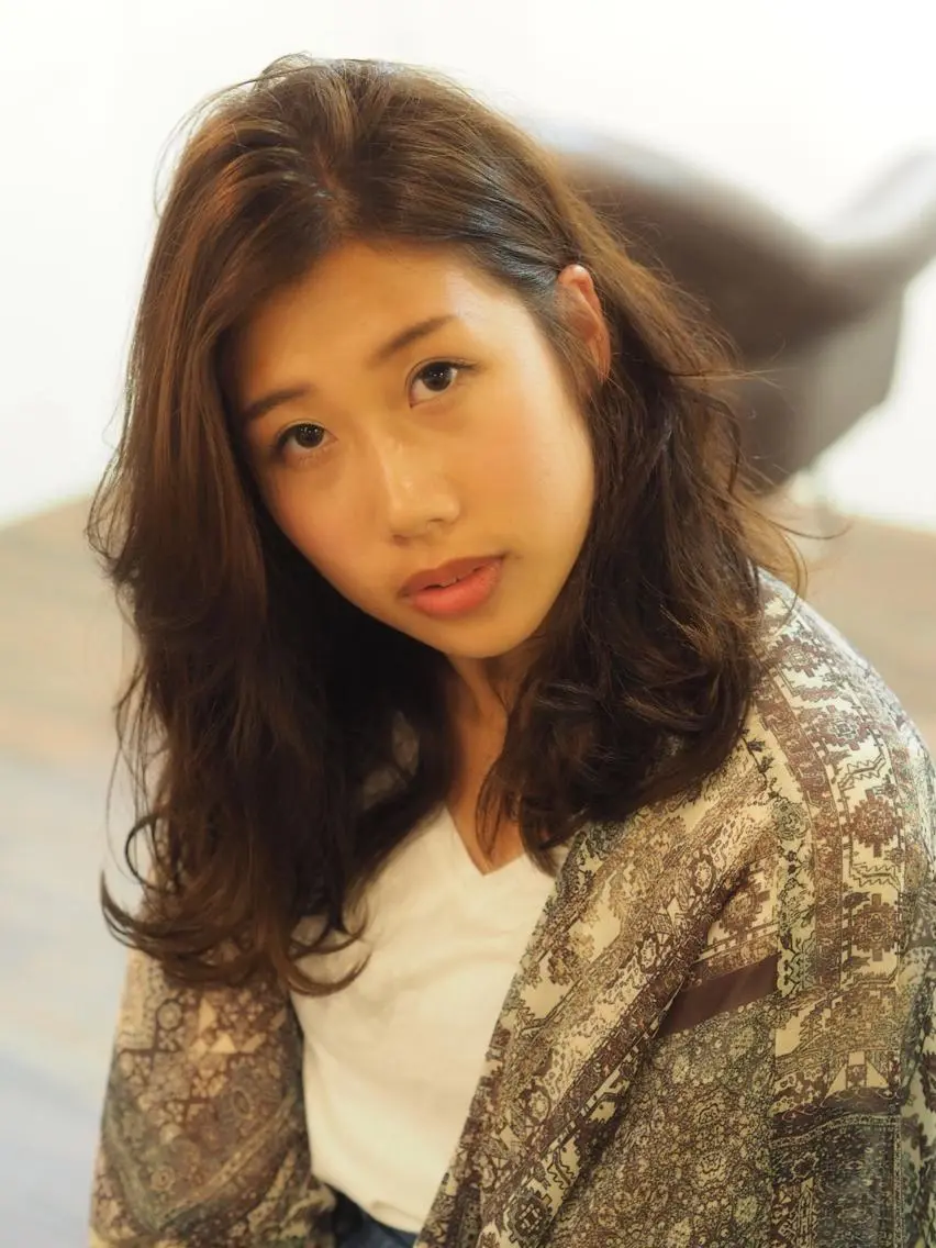 セミロング かきあげバング 坂本 直樹のヘアスタイル