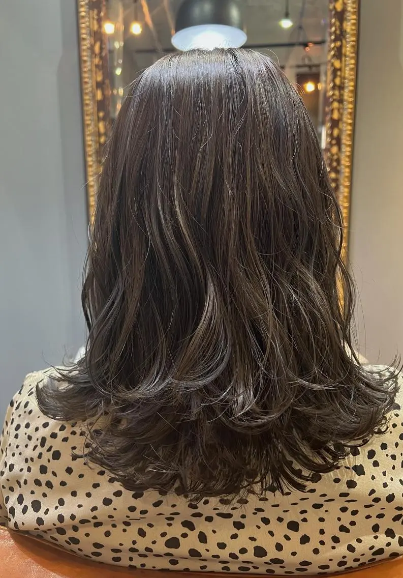ミディアム カラー ミディアムパーマ アディクシーカラー アッシュ バレイヤージュ ミストバング カット ヘアカラー トリートメント ヘアセット 初めてでも安心🌟 newi町田✂のヘアスタイル