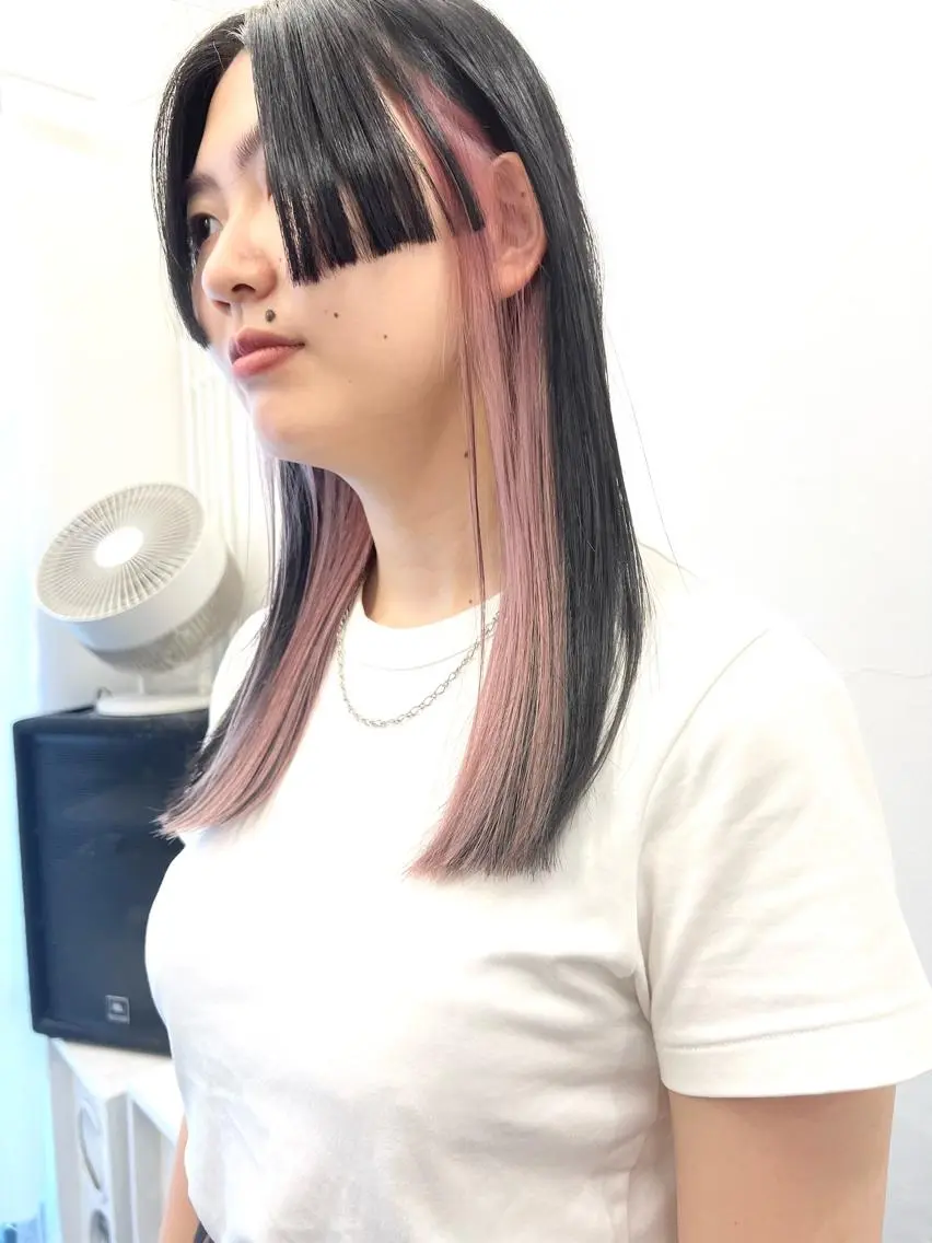 ミディアム カラー ヘアアレンジ デザインカラー ダブルカラー インナーカラー ツートーンカラー HARU//原宿🤍 リピート率NO.1のヘアスタイル