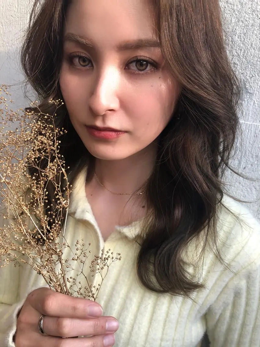 ロング カラー グレージュ カーキグレージュ カット ヘアカラー hisano / ハイトーン･透明感のヘアスタイル
