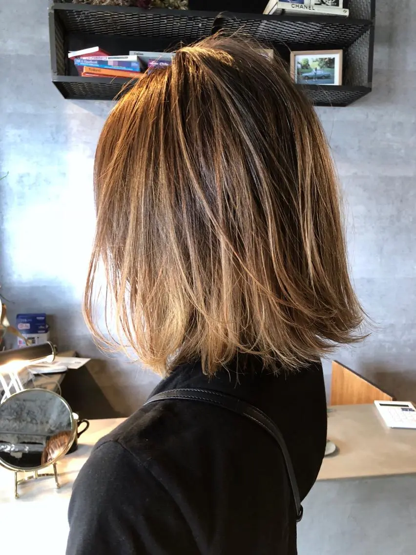 ミディアム 俵 知広のヘアスタイル