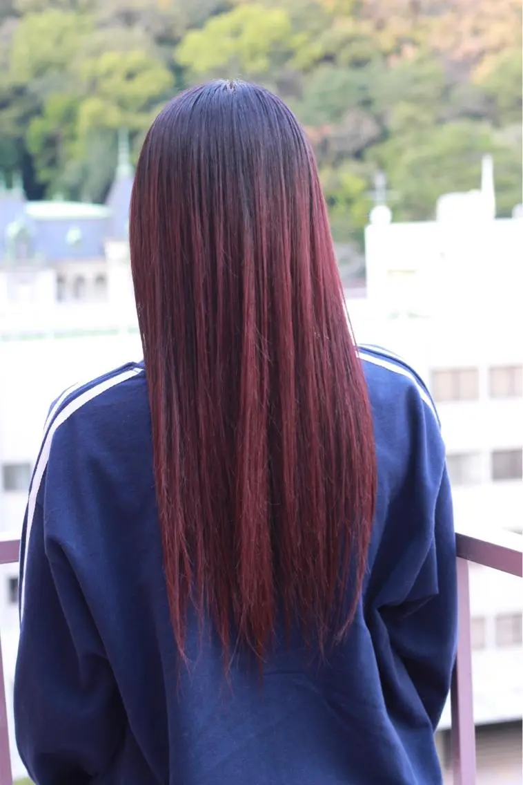 ロング カラー ピンクカラー レッドカラー カット ヘアカラー Viage （ビアージュ）のヘアスタイル