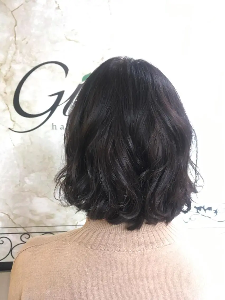 ミディアム カット パーマ トリートメント yoshimi .のヘアスタイル