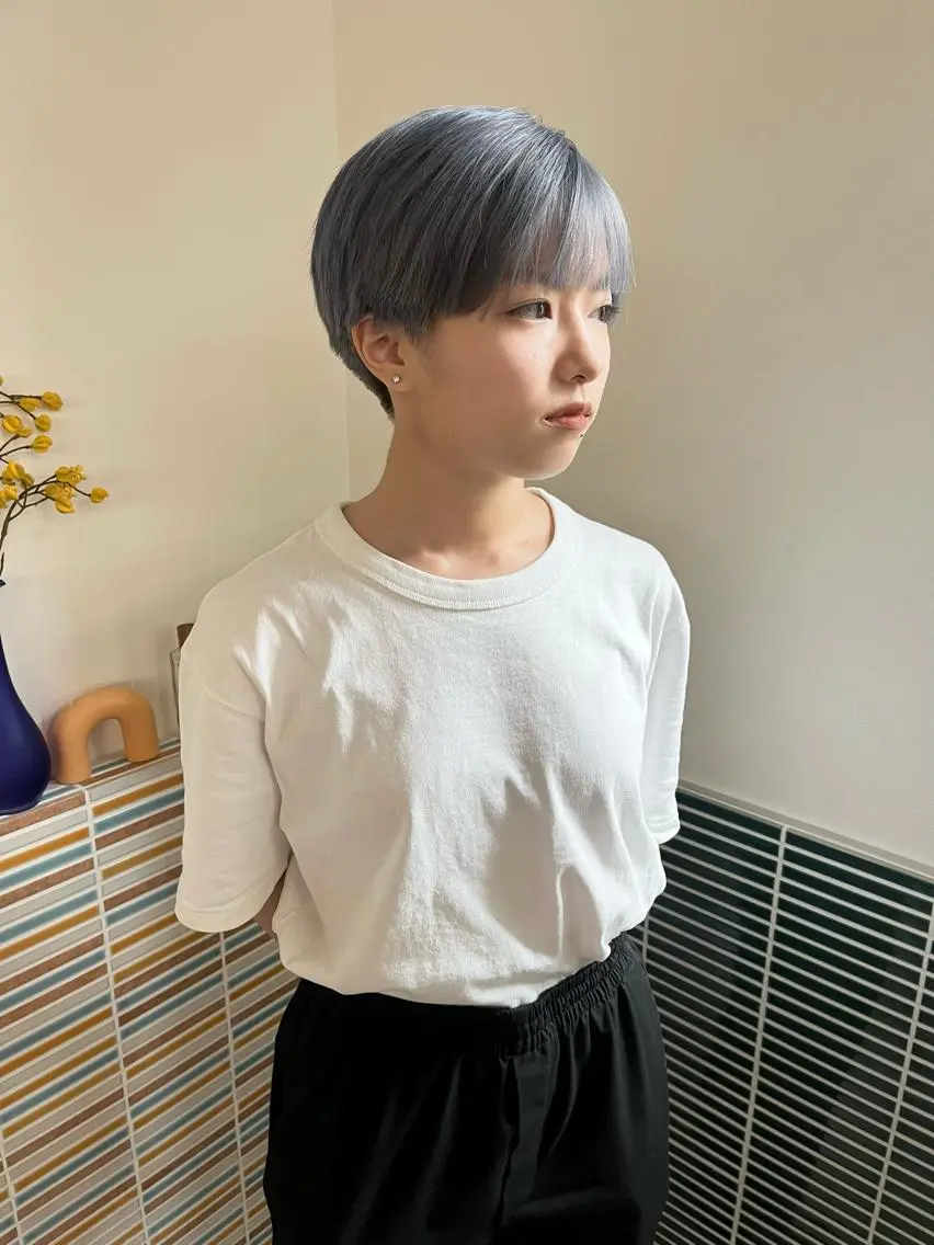 ショート カラー ブリーチ ブルーカラー カット ヘアカラー トリートメント 🩷ハイトーン透明感 レイヤー🩷ユリカのヘアスタイル