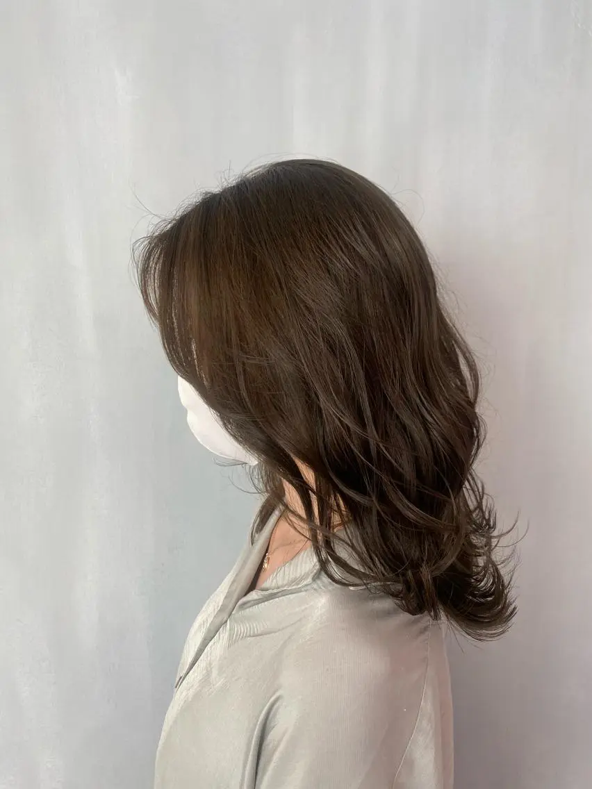 セミロング カラー グレージュ オリーブグレージュ オリーブグレー カット ヘアカラー トリートメント TAI透明カラー 柔らかい縮毛矯正のヘアスタイル