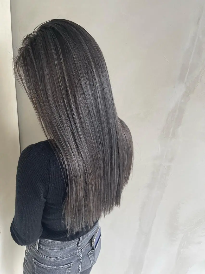 ロング カラー ブリーチ ハイライトカラー ハイライト 阪田 素規のヘアスタイル