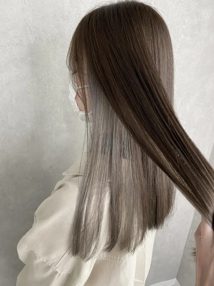 セミロング ヘアアレンジ パーマ カラー シールエクステ アッシュ バレイヤージュ ベージュカラー ブリーチ ハイトーン カラーのヘアスタイル