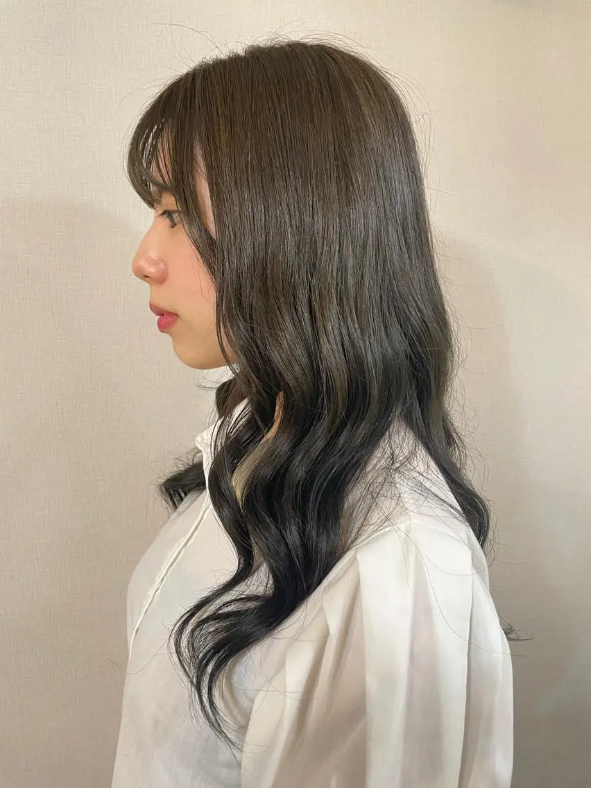 ロング カラー ヘアアレンジ アッシュ ブリーチ 透明感カラー ヘアカラー 佐藤 爽香のヘアスタイル